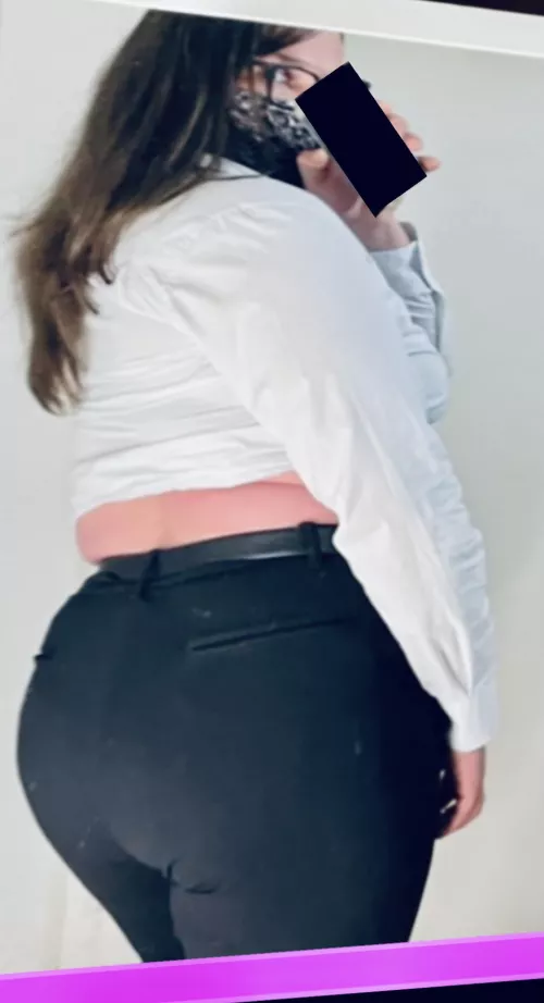 look at my small Hand comparing to my Butt 🥺💕kik: leamango167 by LeaMango