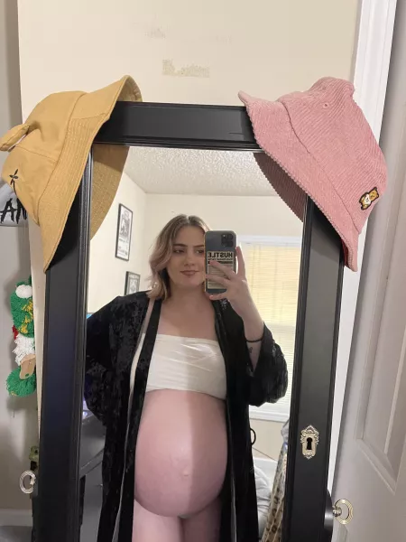 look at that belly 😍 if you wanna see more DM me, have a lot of premade content just waiting to be viewed 🙃 by scubastefena