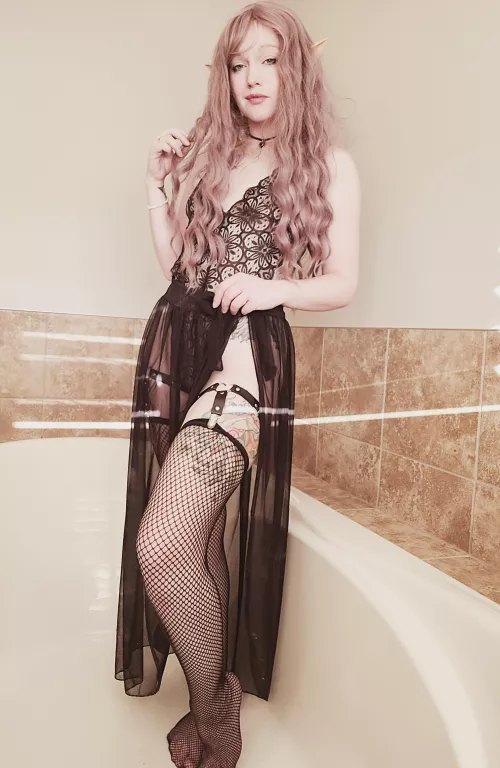 Look at the cute pair of legs I caught in my nets ! by BananaBombPie