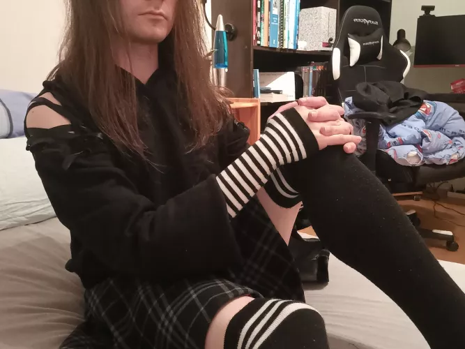 ~ Look at the way he is sitting. Yes, very distinguished. ~ by SmoothBoyJulian