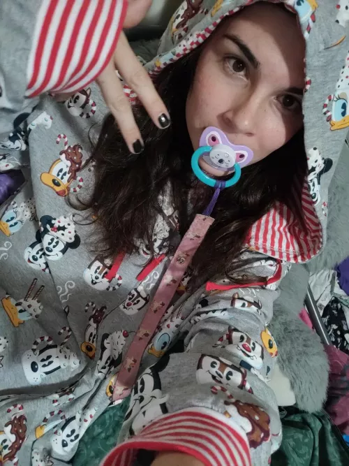 LOOK AT THIS SMOLL by SomethingPurpul