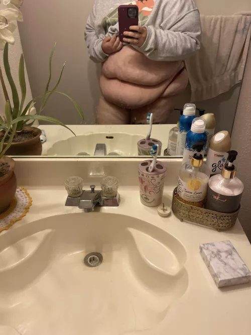 Look at those rolls 🤤Sc-hannahe998 by OrganizationSecure78