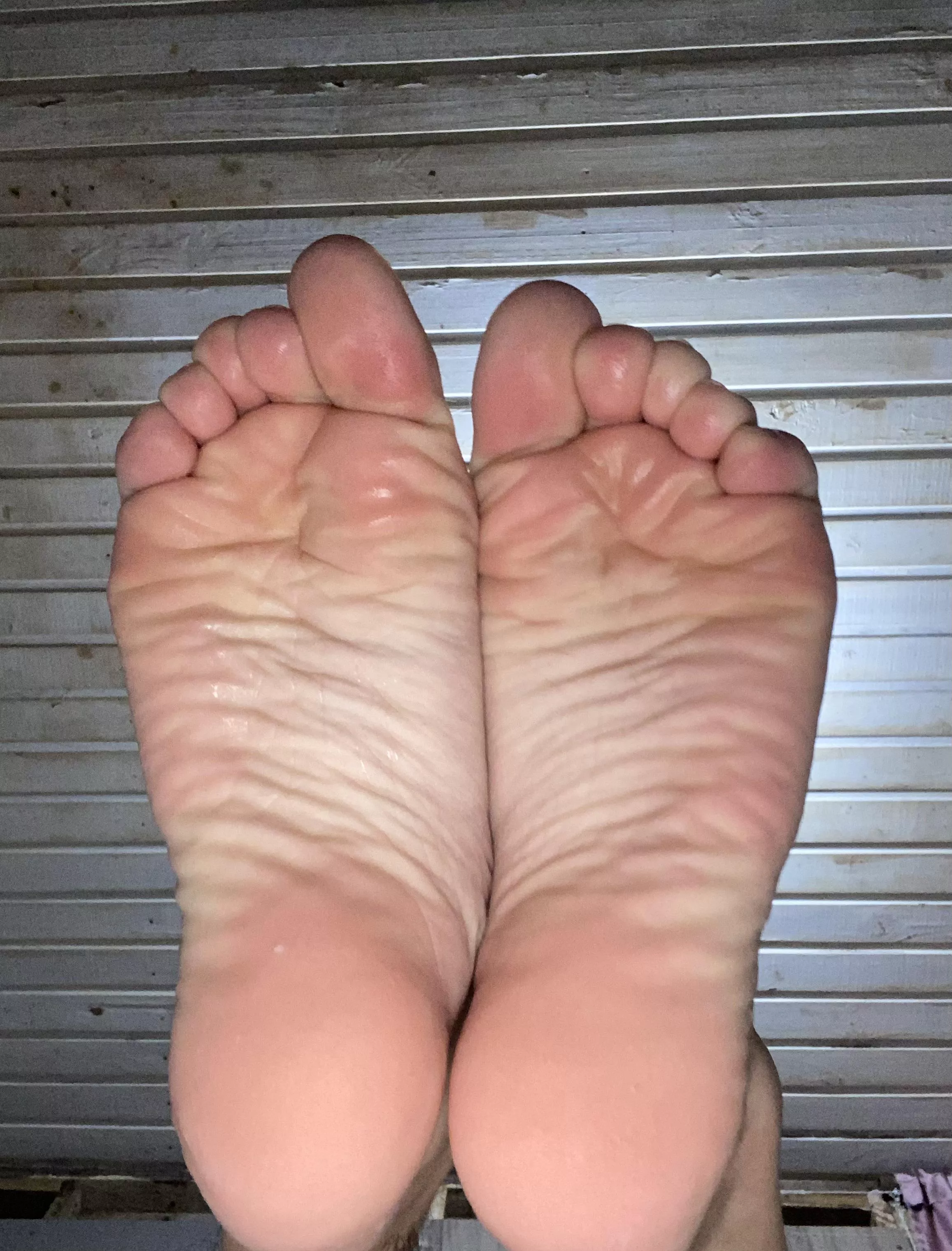 look closer, i don’t bit, but you should 👅😈 dms/pms r welcome posted by pessbeach