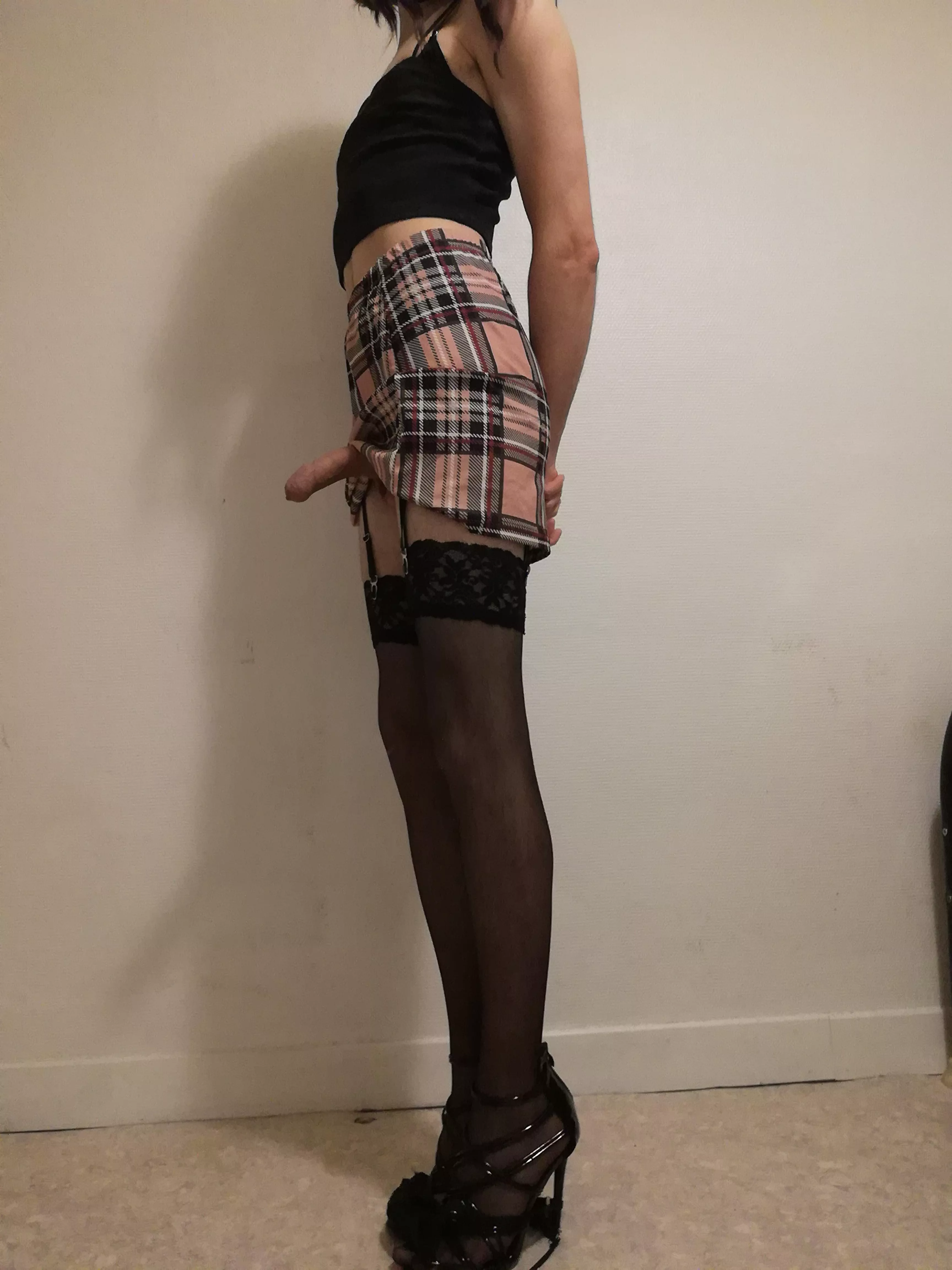 Look what i'm hiding 😊 posted by blablafck11111