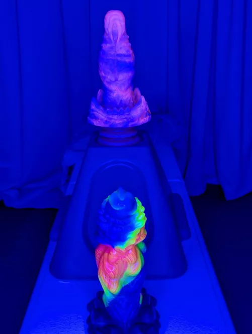 Look what we discovered last night! UV! (Ohdan & Godama) by LatexLapel