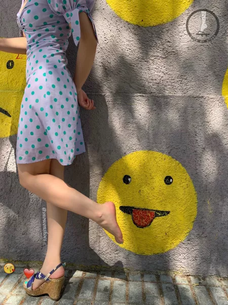 Look who I found on the wall?😛 by snowonshoes