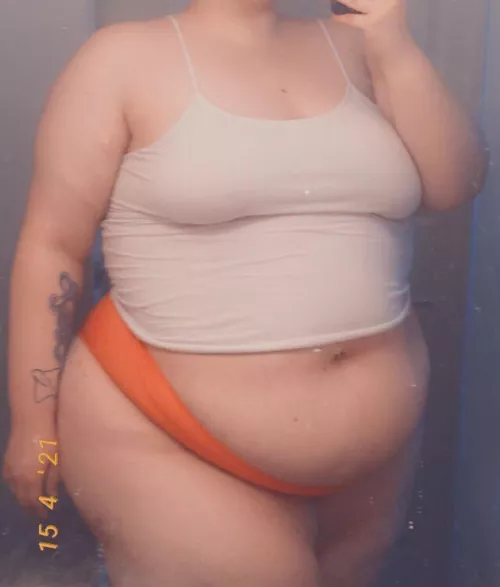 Lookin like a hooters dream right here :) who wants to make my night? by MrsJiggly