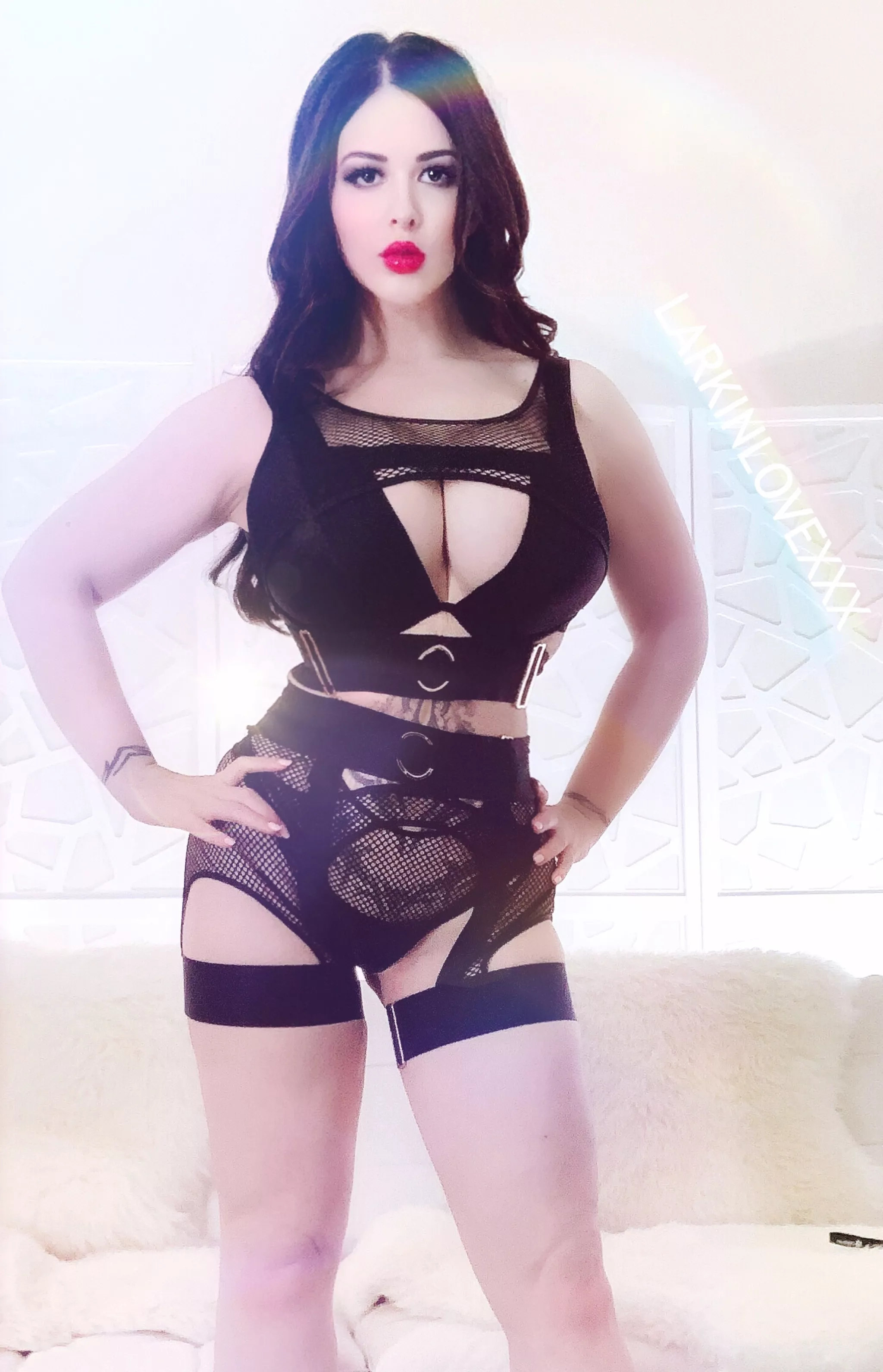 Looking angelic but feeling VERY devilish 😈 [OC] posted by larkinlovexxx