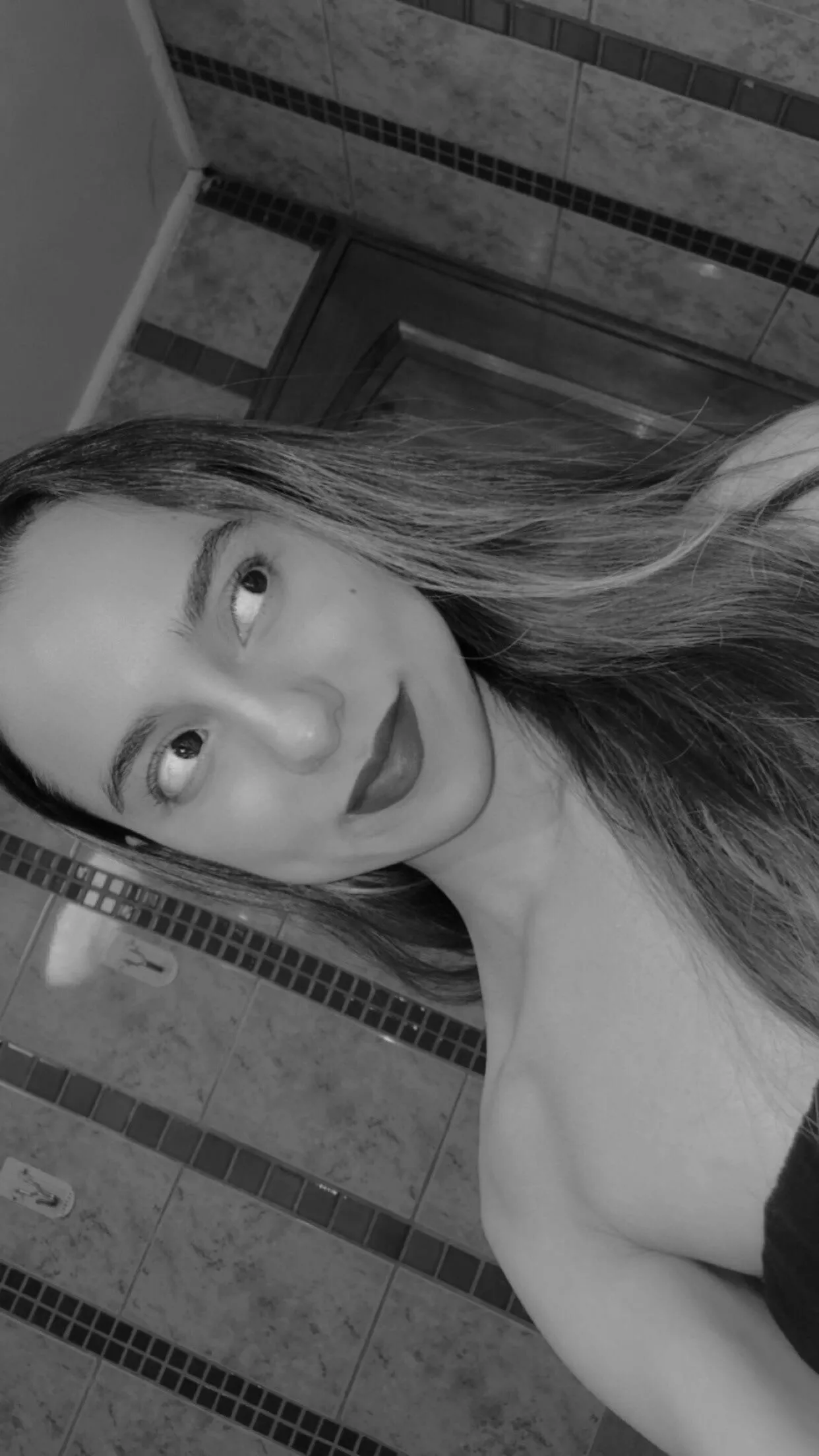 Looking at … 😊😉 [f20] posted by consart