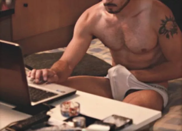 Looking at porn (X-Post /r/morningbro) by menareamazing