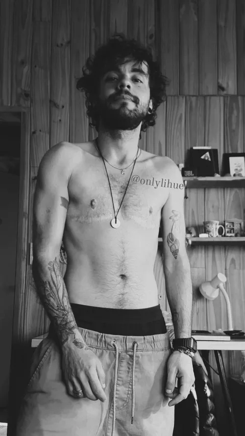 Looking at you. by onlylihue