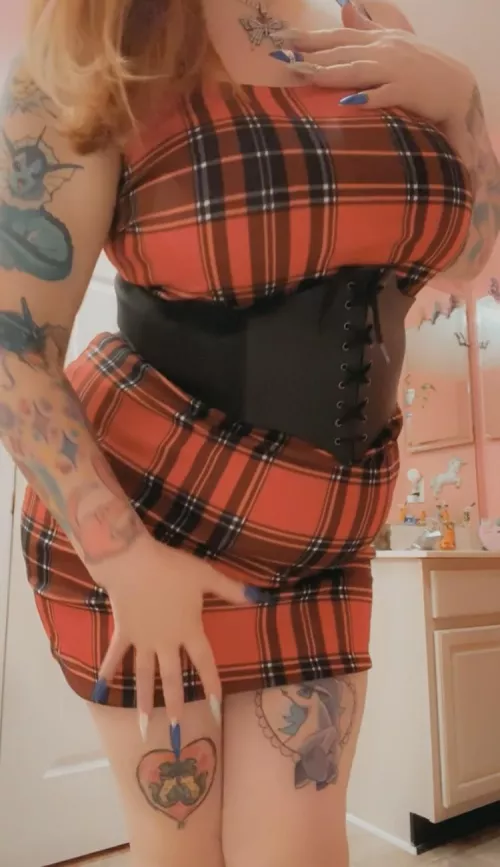 Looking bloated at the office Xmas party by Zebracakesxxx