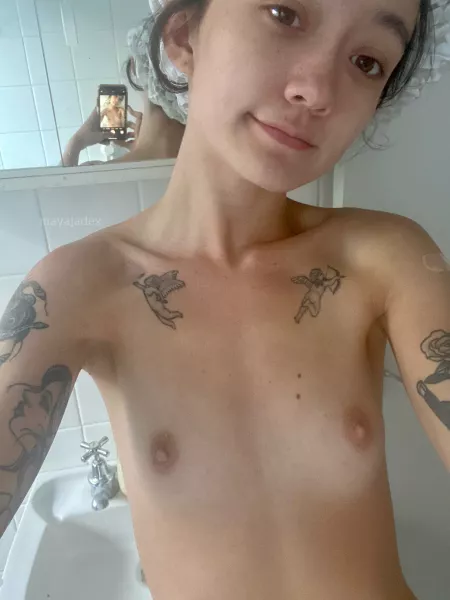 looking extra flat and fresh in the morning, ignore the showercap :') by mayajadex