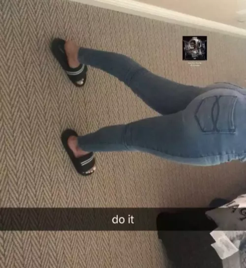 Looking for a bull !! by Eltomie