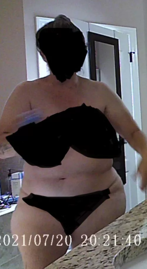 Looking for a bull to cuck me and take my moms nudes by Anonnudes52