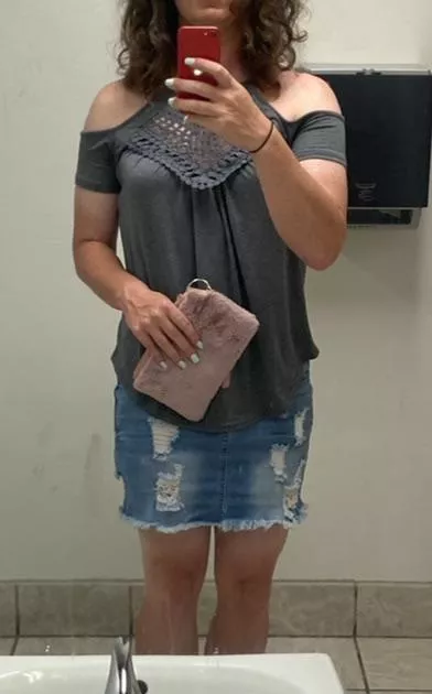 Looking for a creative and cruel sissy domme to own me next week. Kinks: bdsm, humiliation, risky public, etc. kik sub_cd_slut and let’s discuss. posted by submissivecdslut