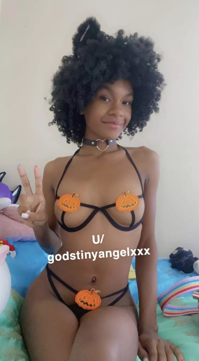 looking for a dom daddy 🥰 how dominant are you? posted by godstinyangelxxx