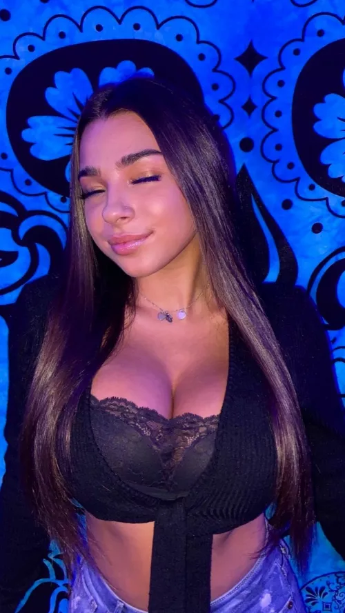 Looking for a hungry cock to chat and jerk to Alexa's slutty tits;) kik cubesteak15 by Greedy_Fall