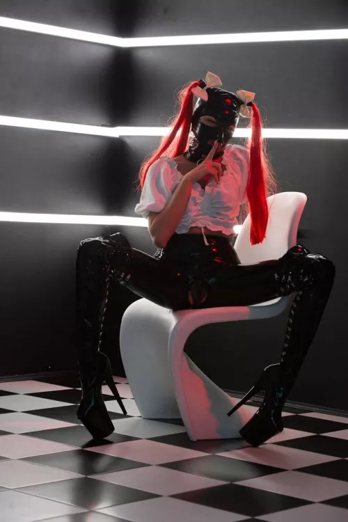 Looking for a new slave, who is ready to be my disobedient boy? by LatexprincessVIP