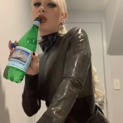 Looking for a sub to own by Opheliafatale