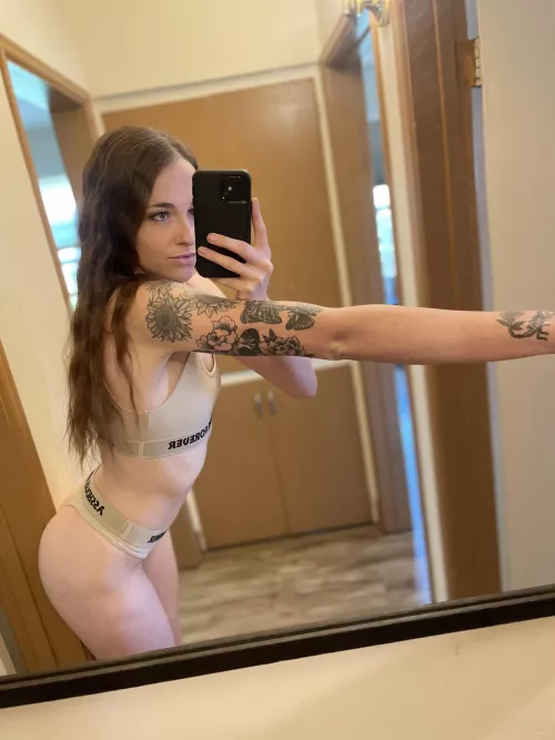 Looking for a sweet and innocent, yet kinky and fun internet girlfriend? Look no further, I’m right here 😘 it’s my birthday month, so all month long I’ll be running 40% off subscriptions and serving up loads of sweet juicy cake 🍑 by Daallasog_