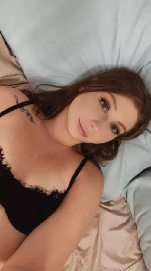 Looking for genuine conversation, you can message me on here or on my free onlyfans 🍓 by strawwberrri