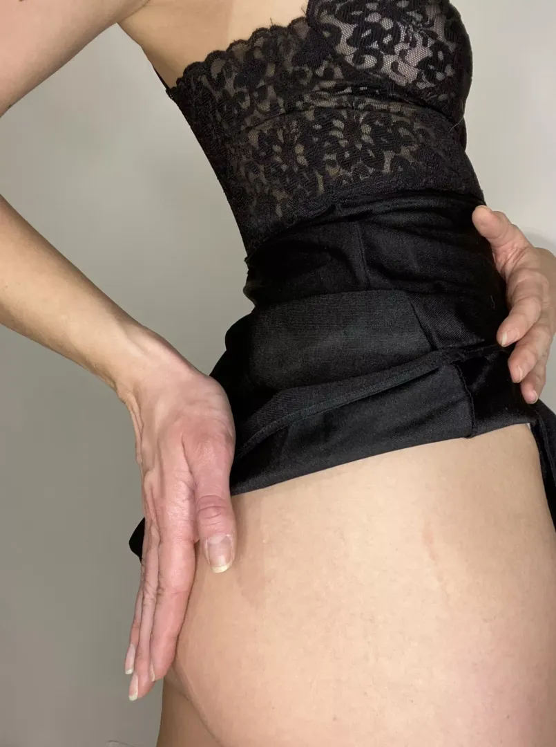 Looking for older man to show me my place.. posted by shaimasked