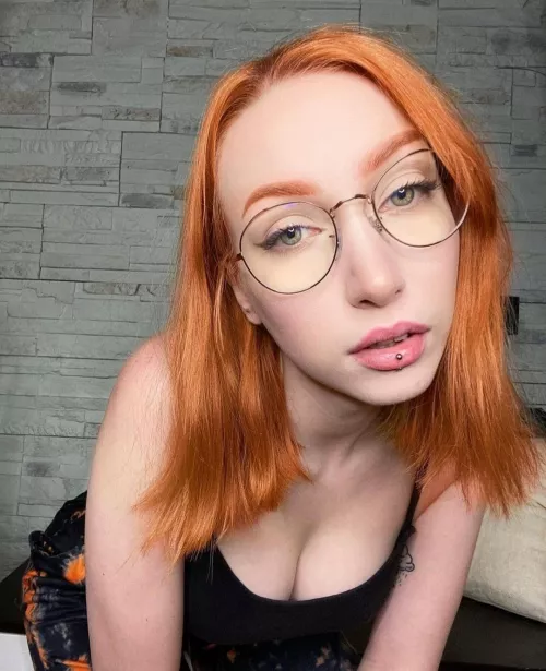 Looking for some big cocks for this redhead 🤤 KIK: Frank_req1 for more by Frank_req1