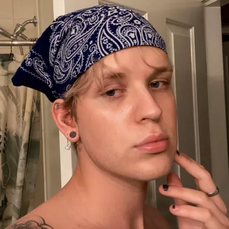 Looking for some friends to stream with! I love playing Fortnite, DBD, Black ops, Fallout 76, Minecraft and lots of other stuff. Drop your DC and Twitch links ✨💕 by Earth_Dad