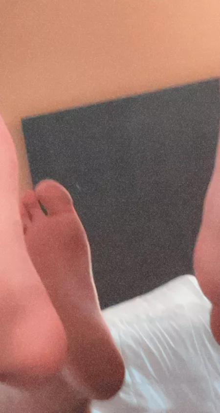 Looking for some guys who want to worship my feet by jakeslutt