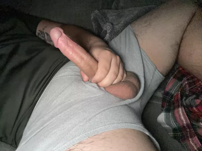 looking for some last minute fun dm me here or kik boreduser2022 ;) by boreduser2021