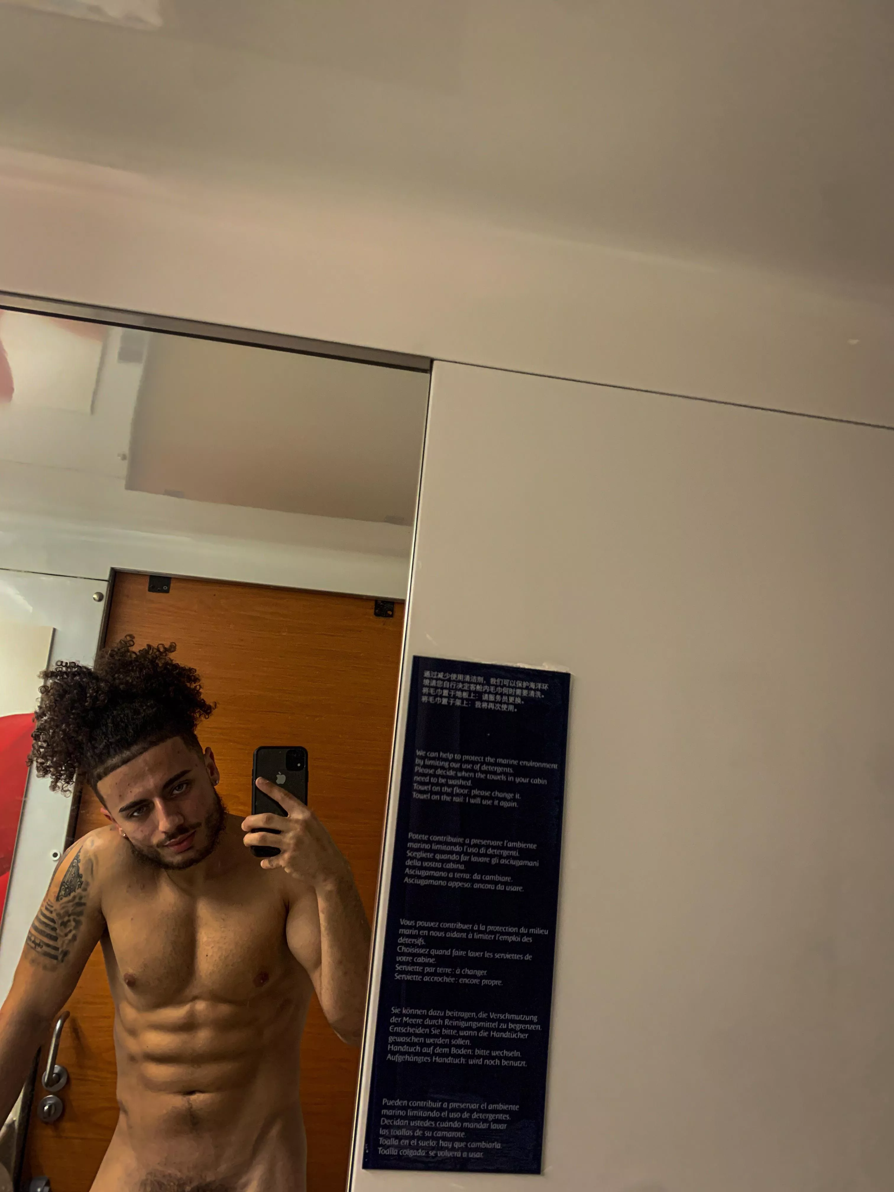 Looking for some new friends 😆 posted by AnthonyPParis