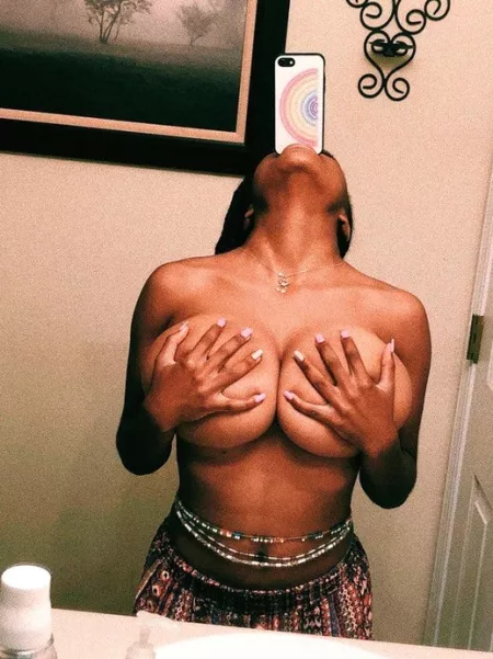 Looking for sugar daddy to make me happy - my snap - huskmick by 694201488