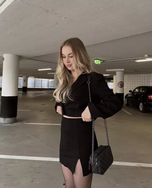 Looking for the car by neworder99