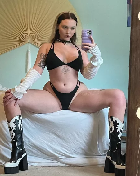 looking for trouble by silkylace0