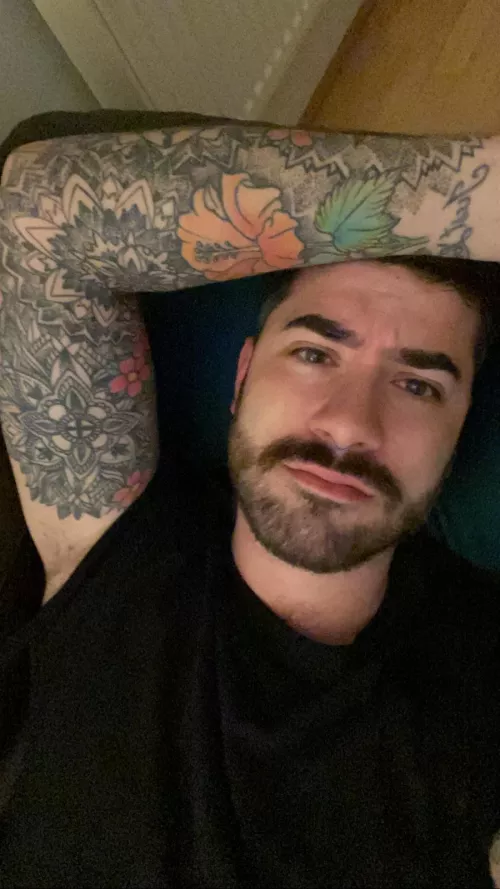 Looking for Xbox friends and new game suggestions!! Mainly play Minecraft and Elder Scrolls! by carbs-hoeski