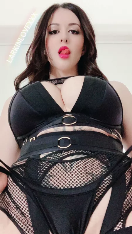 Looking like a snacc 😋😈 [OC] by larkinlovexxx