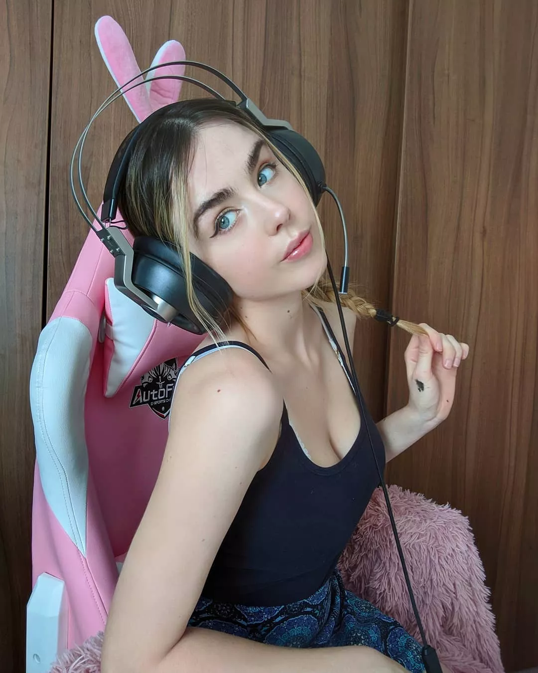 Looking really cute posted by Fellybeel