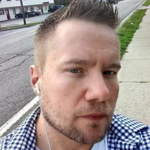 Looking to connects with likeminded gay nerds. Hit me up :) by AdDazzling175