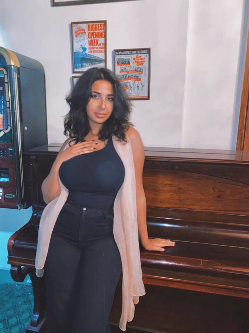 Looking to rp, Kik: bhosdke, pm if you’re a white racist looking to teach this muslim pig her place [feeding pics] posted by GrGas12