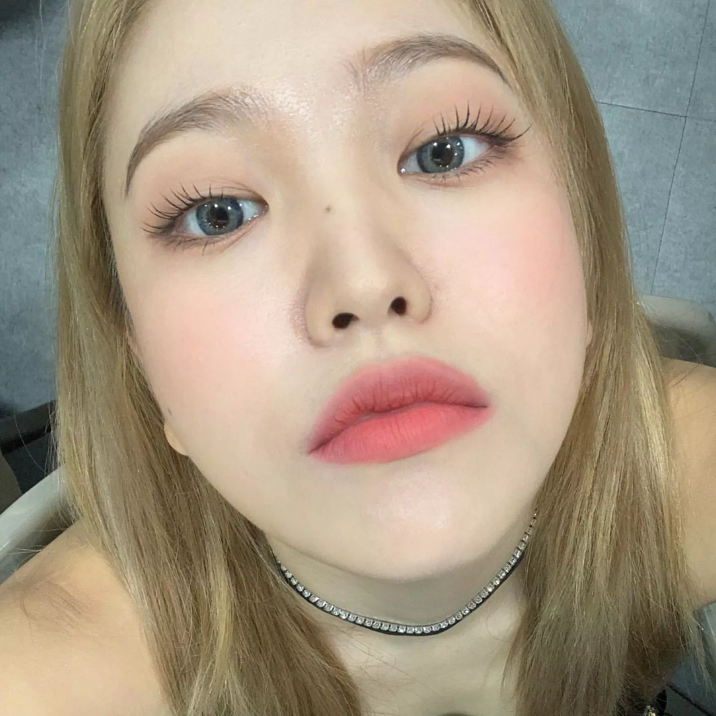 Looking up posted by Comfortable_Clock180