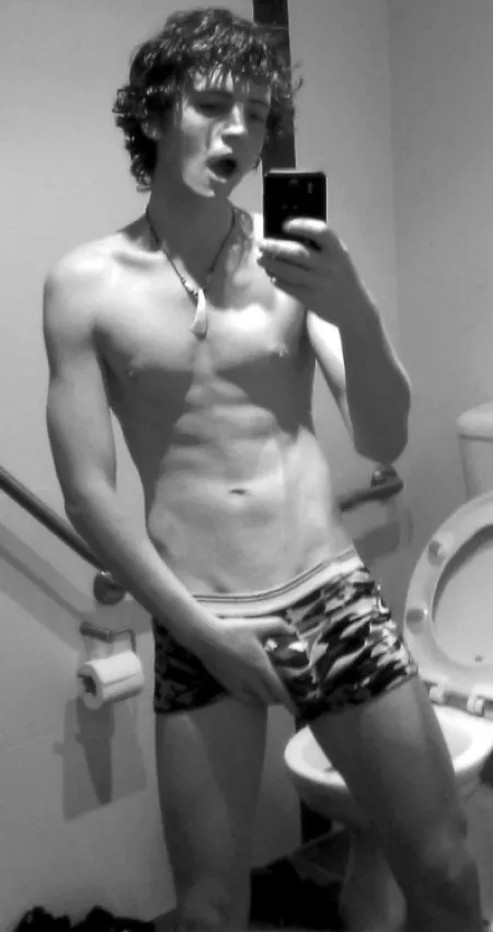 Looks like a handful by menareamazing