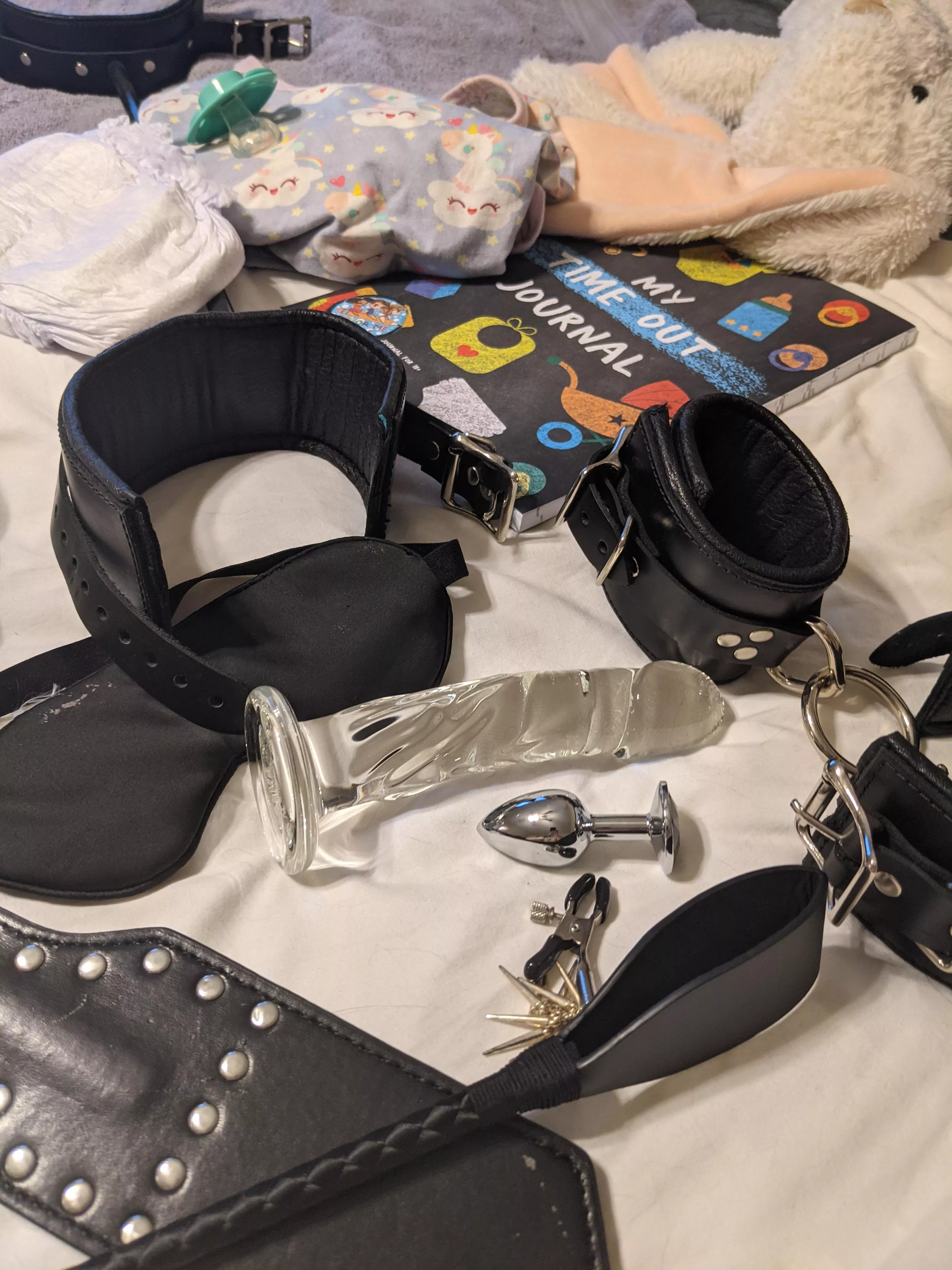 Looks like Daddy has a plan for tonight 😳 posted by alwaysawanderluster