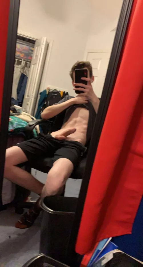 Looks like I made you stop scrolling by Lanky-Ruin-9241