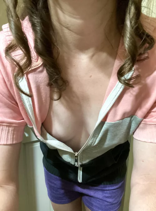 Looks like I need to zip my jacket up a little more… ☺️ by petiteboredhousewife