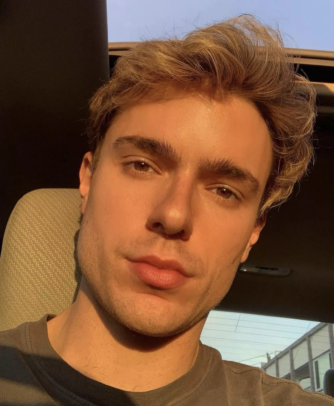 Looks like it’s going to be a nice and warm week ahead my dudes. Can we just skip forward to summer? posted by ThatSimYouKilled