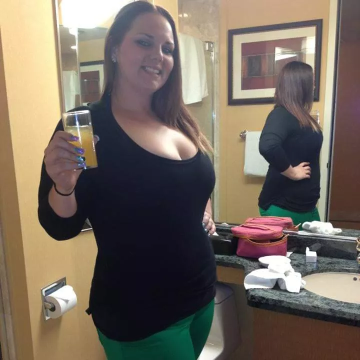 Looks like the start of a fun night by u/justabigtittylover posted by LersWbap