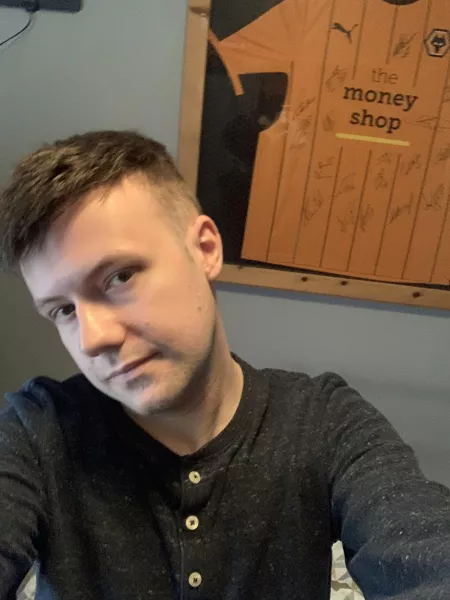 Lost some confidence in my appearance so got a new hair do. by Brabao24