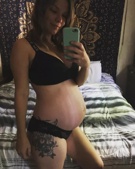 Lounge wear! by PregnantTiffopiff