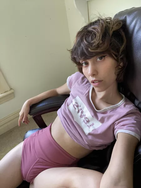 “Lounging” but make it sexy :p by beadlet